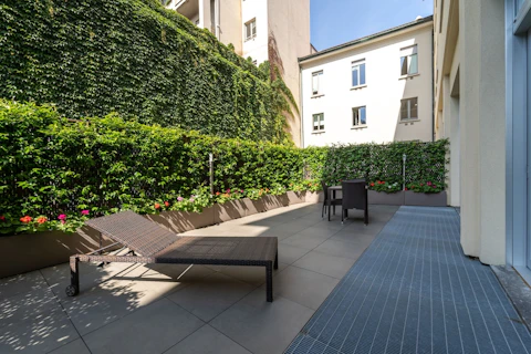 緑にかこまれたガーデンが自慢！静かで落ちついた雰囲気のホテルに宿泊