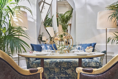 高級レストランなど魅力ある施設完備！宮殿を改装した5つ星ホテル泊。ビジネスクラス利用