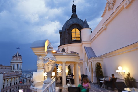 グランビア通りにある好立地4つ星ホテルで快適ステイ!プレミアムエコノミー利用