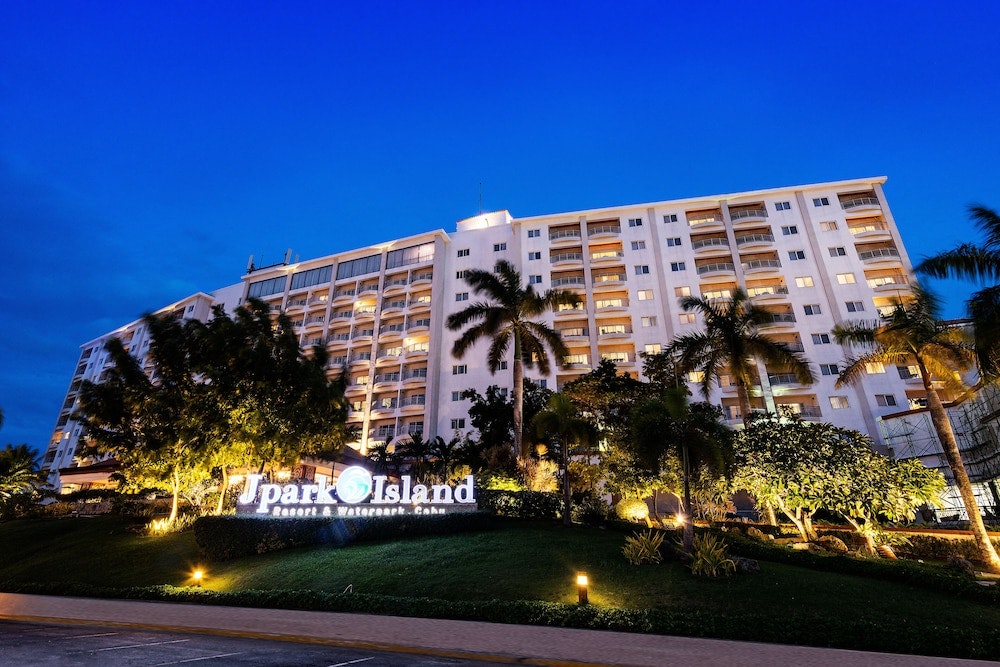 ジンベイザメ&カワサン滝ツアーつき!5つ星リゾートで至福ステイ。ビジネスクラス利用