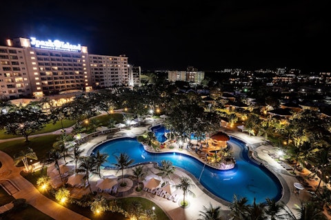 プールやビーチなどアクティビティが大充実の5つ星ホテルで至福旅。ビジネスクラス利用