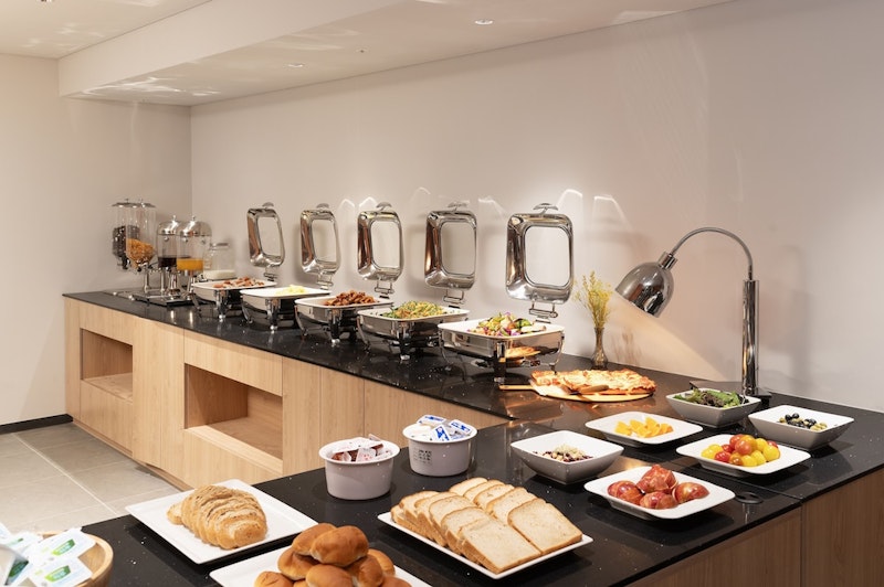 グループ旅行にもおすすめ！3駅が利用できる好立地。明洞の便利なホテルに宿泊。金浦着