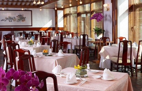 3路線利用の好立地！クラシカルな4つ星ホテル。ビジネスクラス利用、往路送迎つき