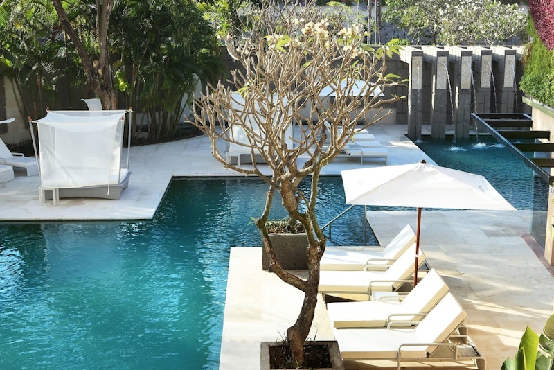 アクティブ派にぴったり!オンザビーチの5つ星リゾートで至福旅。ビジネスクラス利用