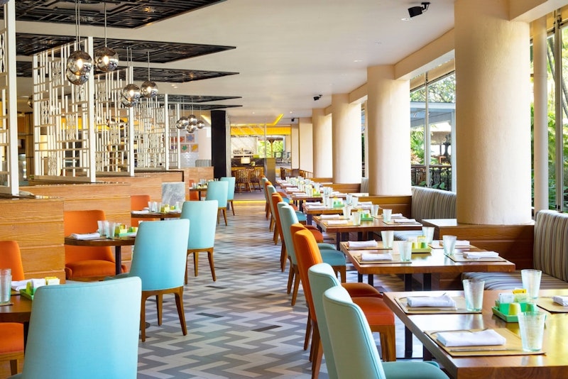 ヌサドゥアビーチは目の前！淡水プールなど豪華な施設がうれしい大型ホテルで至福ステイ