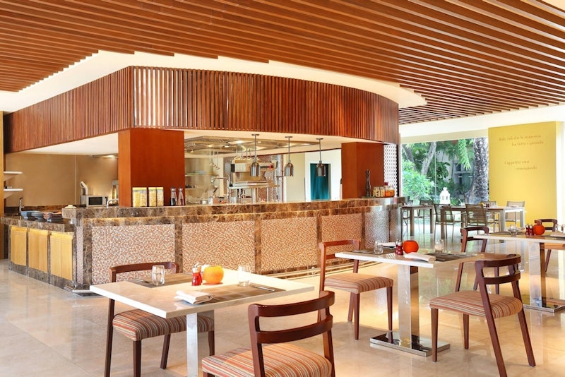 ヌサドゥアビーチが目の前に！施設充実＆トロピカルガーデンにかこまれた5つ星リゾート泊