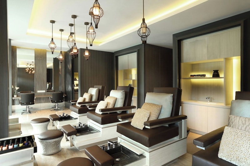 美しいヌサドゥアビーチが目の前に!淡水プールなどうれしい施設がそろった豪華リゾート泊