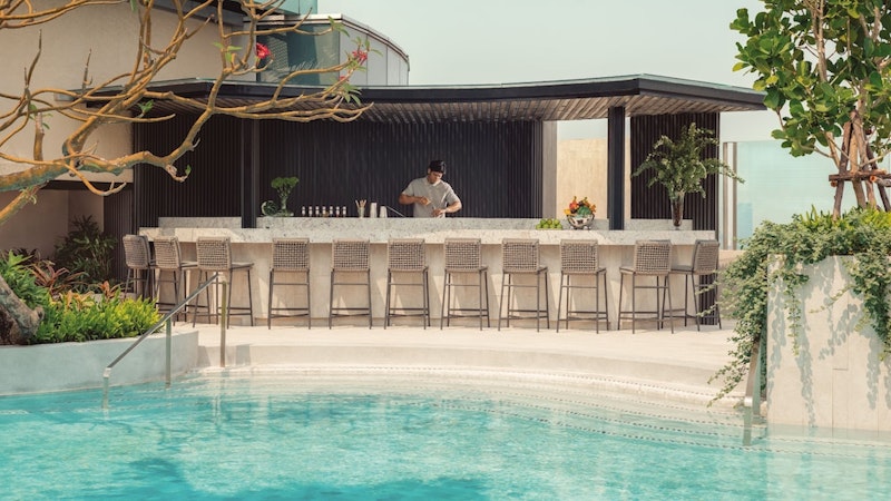 大型モールに隣接&駅へ徒歩2分!洗練された5つ星ホテルに宿泊。ビジネスクラス利用