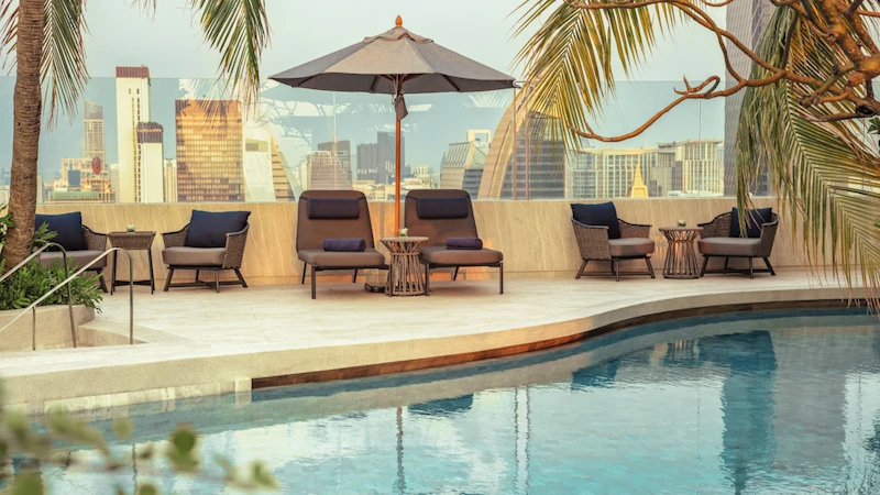 チットロム駅から徒歩2分！セントラルワールド隣接の5つ星ホテル滞在。ビジネスクラス利用