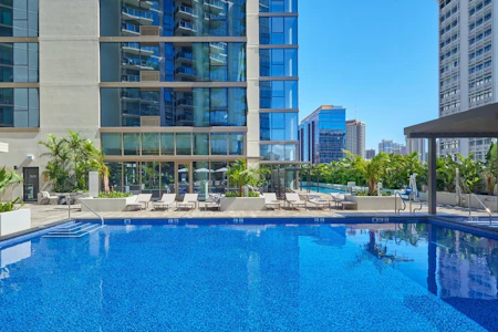 先着100組！3/28(土)販売スタート🎂羽田発、毎朝食つき！都会的なデザインが魅力のラグジュアリーホテル滞在