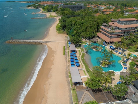 ビジネスクラスで行く！日本の鉄板焼きを味わえるエレガントな日系ホテルに宿泊