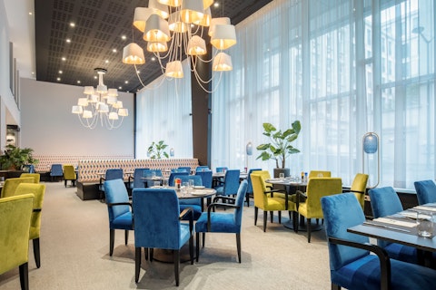 ブリュッセル王宮が徒歩圏内で駅チカの好立地!設備も充実の快適ホテルにステイ