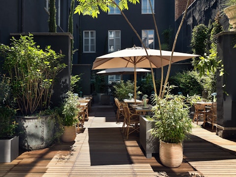 ビジネスクラスで行く!テラスや屋内プール併設のホテルでぜいたくなステイを満喫