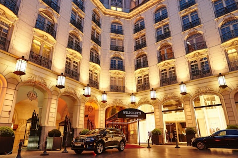 グランサブロン広場が徒歩圏内!ルイーズ通りの5つ星ホテルにぜいたくステイ