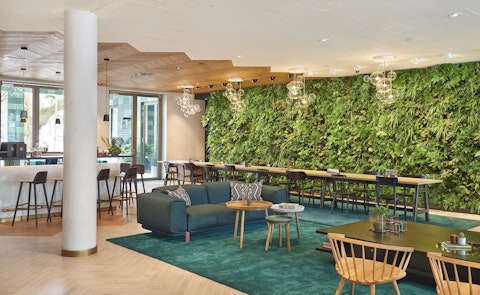 プランタージュ地区のスタイリッシュな4つ星ホテルに宿泊！駅チカで観光にも便利