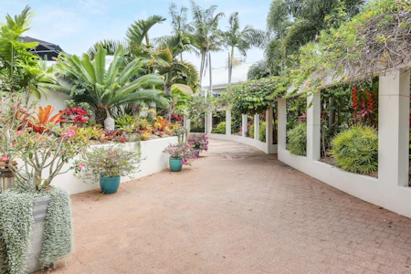 SALE価格 3/28(土)販売スタート🎂空港から車で10分！大自然に囲まれた5つ星ホテルにステイ。王道2大観光つき