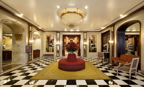 歴史あふれる宮殿風の5つ星ホテルでワンランク上のステイ!ビジネスクラス利用