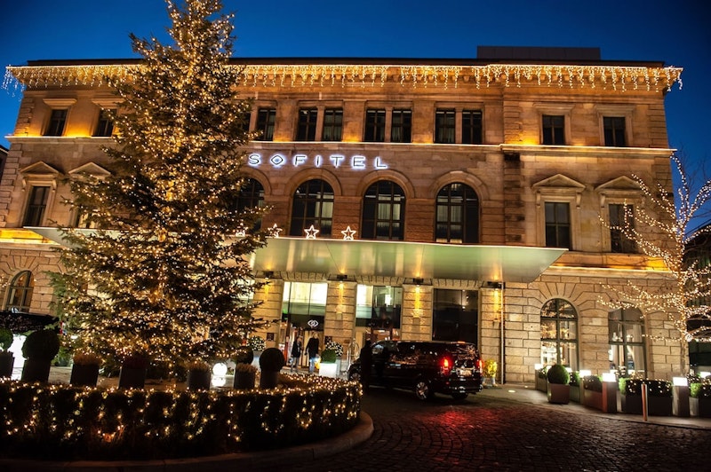 ミュンヘン中央駅のすぐ近く！歴史ある中央郵便局を改装した豪華5つ星ホテルに宿泊