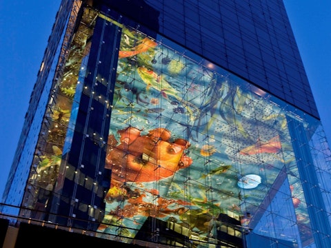 ガラス張りのスタイリッシュなデザイン！ドナウ川のほとりに建つ5つ星ホテルに宿泊