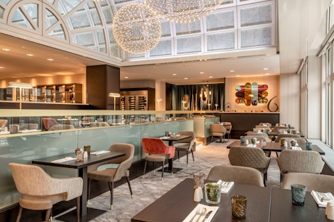 フレッシュなウィーン市立公園がすぐそこ!5つ星ホテルでリラックスステイ