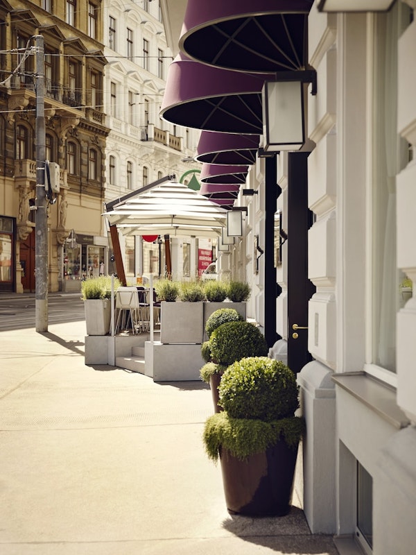 ミュージアムクォーターに隣接！癒やしのスパが併設する高級ホテルでリラックスステイ