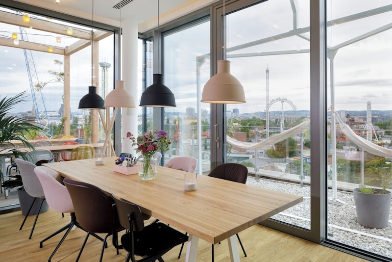 空中庭園をそなえた屋上テラスが自慢！プラーター公園の敷地内にあるホテルにステイ