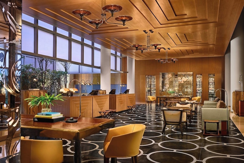 便利な駅チカ!豪華なプールやこだわりのダイニングがそなわった5つ星ホテルで至福旅