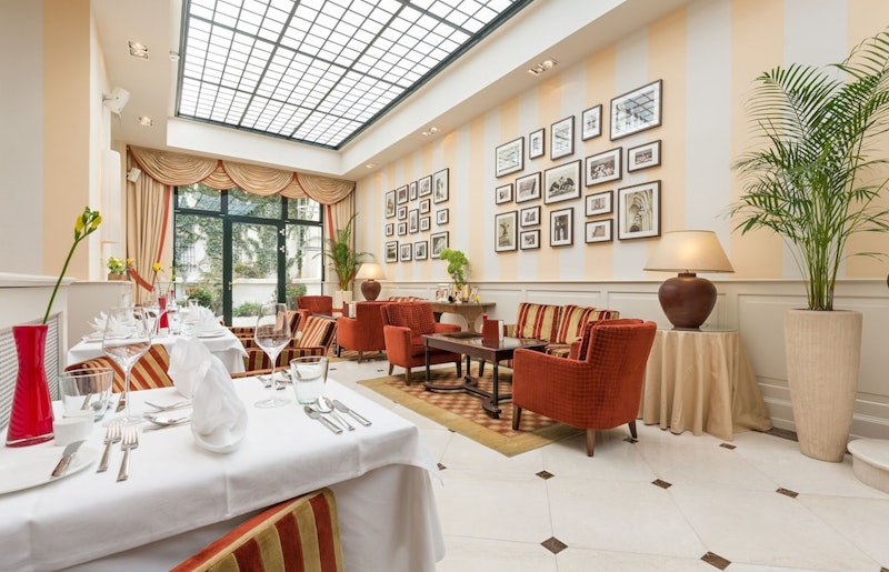 マリーナビューが自慢！豪華な施設がそろった5つ星ホテルで優雅ステイ。JAL利用