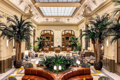 豪華な内装が魅力の部屋に宿泊！旧市街と新市街のあいだで観光にも便利な好立地