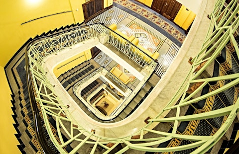 建築史上の傑作と言われる5つ星ホテルに宿泊！ショッピングに便利な立地も魅力