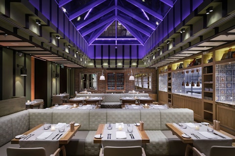 ショッピングも観光も便利な好立地！19世紀の建物を改装した5つ星ホテルにステイ