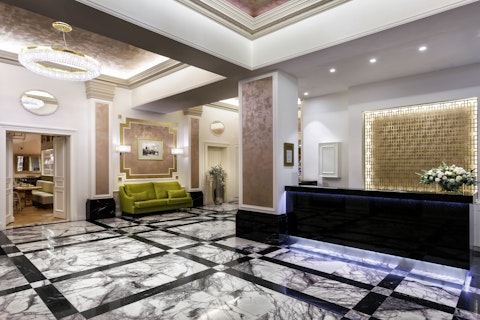 歴史的建物を改装した5つ星ホテルに泊まるエレガントな旅！プレミアムエコノミー利用