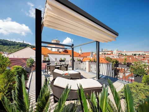 14世紀の修道院跡に位置する5つ星ホテルで優雅なプラハステイ。ビジネスクラス利用