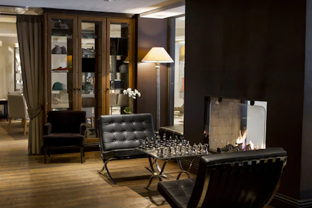 SALE価格 3/28(土)販売スタート🎂マーケット広場のそばにある5つ星ホテルに宿泊！石造りの美しいレストランにも注目