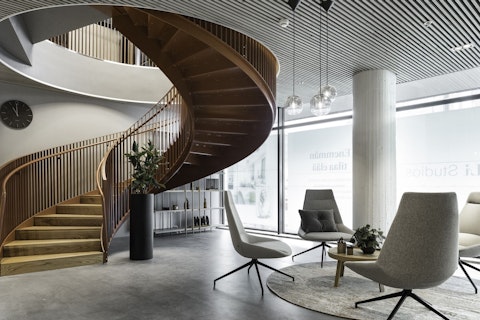 簡易キッチン完備！移動に便利な駅チカ＆モダンな4つ星ホテル泊。ビジネスクラス利用