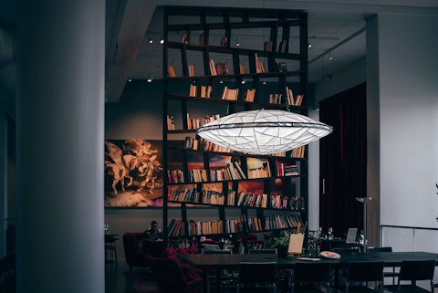 現代アーティストが手がけたおしゃれなホテルでアクティブ旅!プレミアムエコノミー利用