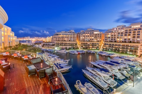 ファミリーにも人気な5つ星リゾート宿泊プラン!プレミアムエコノミー利用