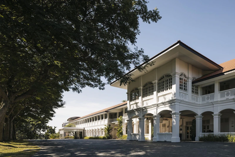 レストランやスパなど豪華な施設充実！セントーサ島の自然にかこまれた5つ星ホテル泊