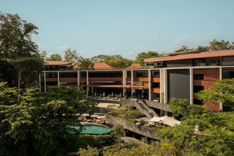 レストランなど魅力的な施設完備！自然にかこまれたラグジュアリーホテルで至福ステイ