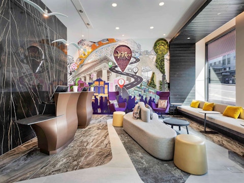 ジムつき!クイーンストリートの頂上にあるモダンなホテルで快適な宿泊を