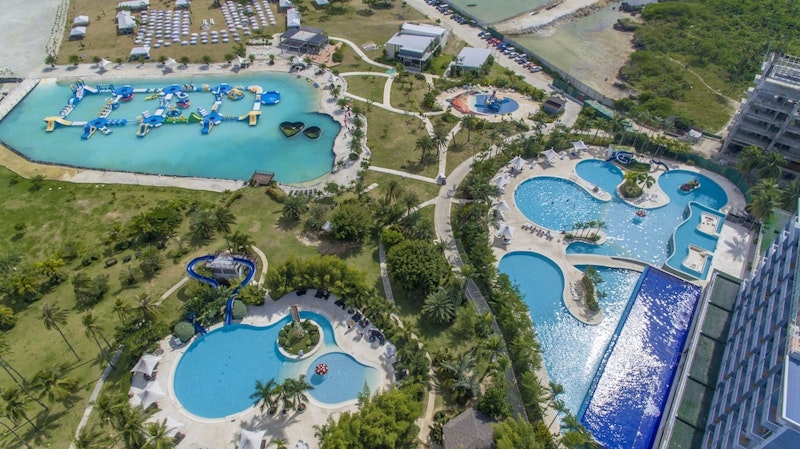 シラオ観光つき！プールが充実。ファミリーに人気の4つ星リゾートに宿泊。往復送迎つき