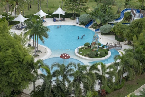 ジンベイザメ＆カワサン滝ツアーつき！遊びやグルメが充実のホテル泊。ビジネスクラス利用