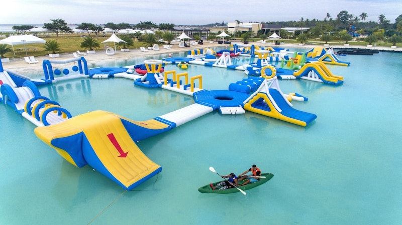 人気の早朝ジンベイザメツアーつき！プールやアクティビティ充実の大型リゾートに宿泊