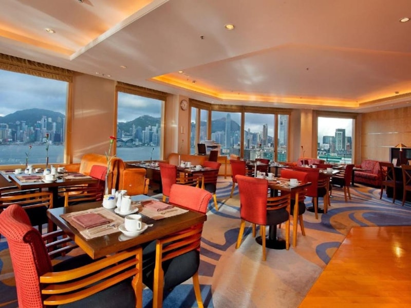 ヴィクトリアハーバーの眺望を満喫！移動に便利な駅チカもうれしい4つ星ホテルに宿泊
