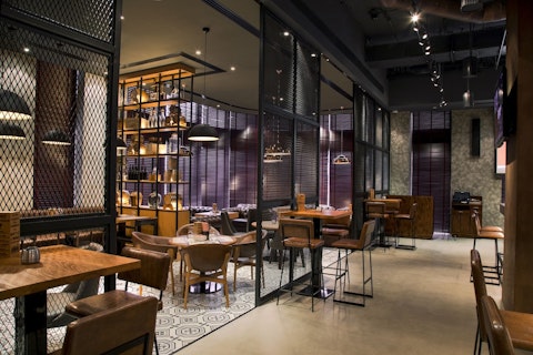 観光に便利な市内中心部に位置!4つ星ホテルにゆったり滞在。ビジネスクラス利用