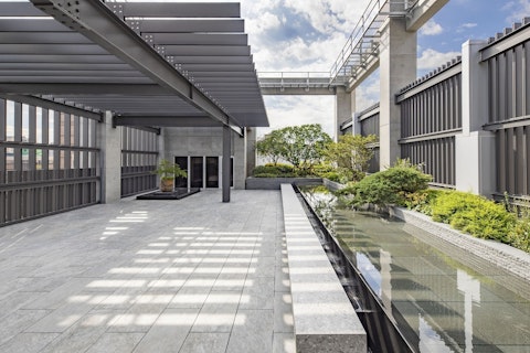 開放感あふれるルーフトップ庭園つき！松江南京駅から徒歩4分。ベッド2台確約