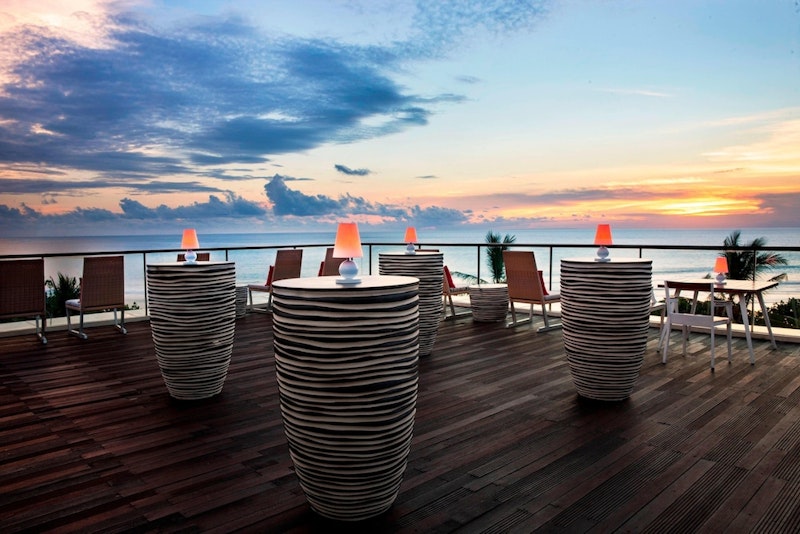 優雅な5つ星リゾートに宿泊！巨大モールに隣接した好立地も魅力。ビジネスクラス利用