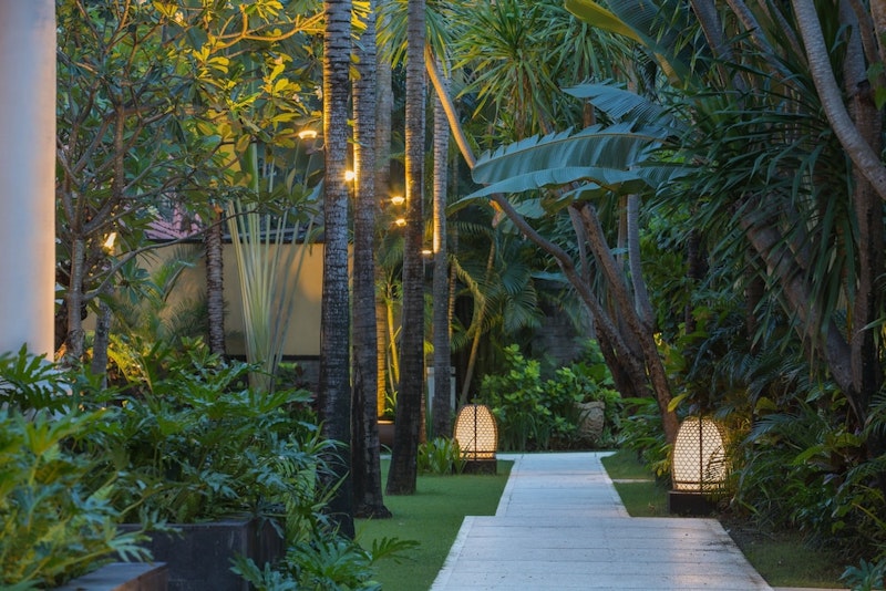 癒やしのスパ併設＆隠れ家のような5つ星ホテルのヴィラにステイ！ビジネスクラス利用