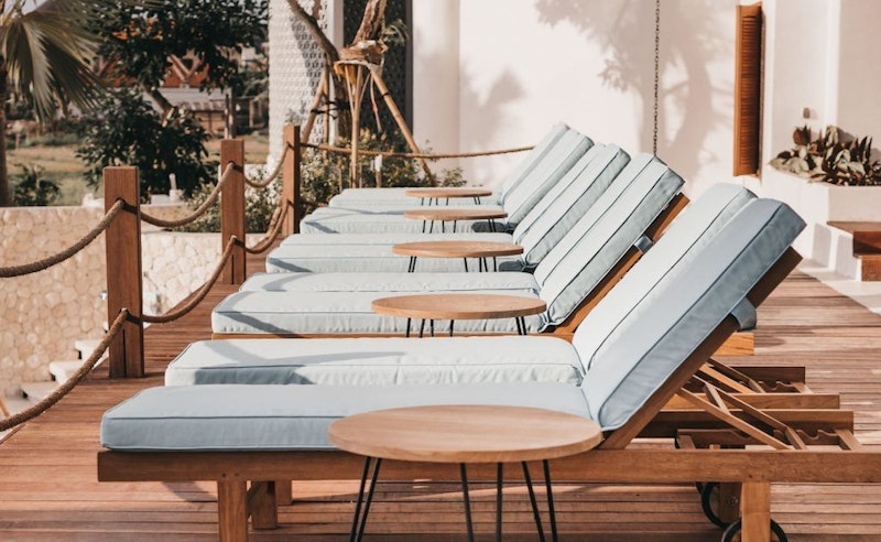 チャングービーチは歩いてすぐ！プールアクセスつきの大人専用ブティックホテルで快適旅