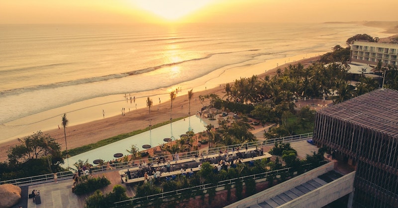 バリで人気のビーチクラブ併設！エレガントな5つ星リゾートホテルで優雅なバリステイ